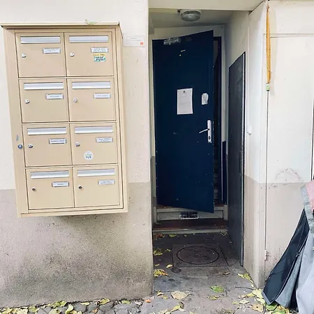 Privee Non Verrouillee Dans Un Partage - Avec Chien Kwatera prywatna
