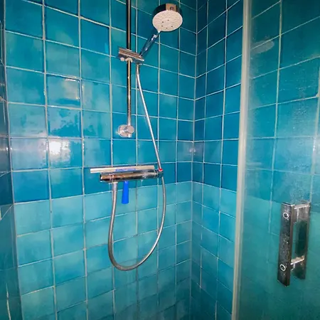 Privee Non Verrouillee Dans Un Partage - Avec Chien *